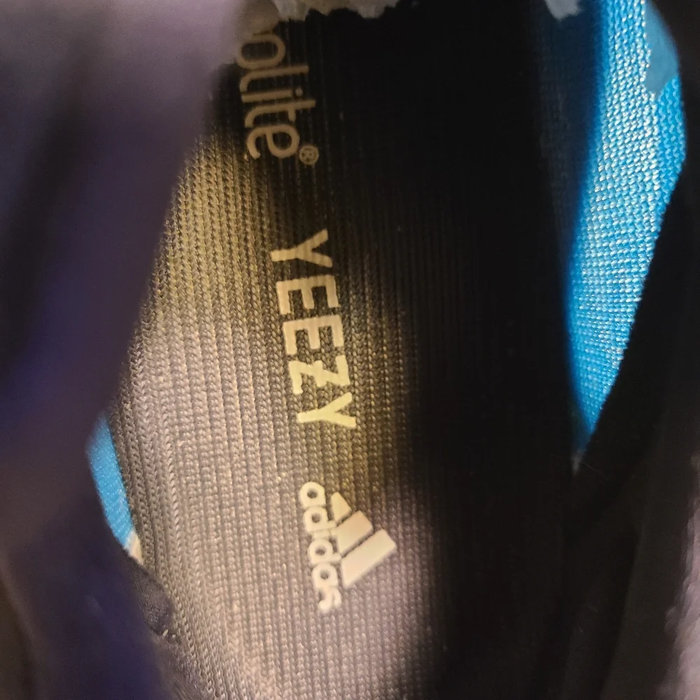 Adidas Yeezy 700 V3 Sneakers